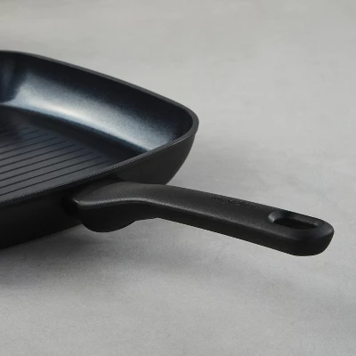 BergHOFF Helix Nonstick Ceramic Grill Pan 10.25", Recycled Aluminum, Black 4 BergHOFF Helix Nonstick Ceramic Grill Pan 10.25", Recycled Aluminum, Black - Image 2