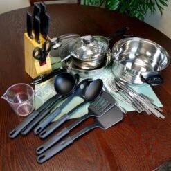Gibson Total Kitchen Lybra 32-Piece Cookware Combo Set