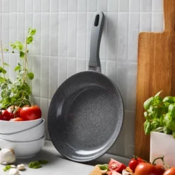 ZWILLING Parma Plus Ceramic Aluminum Ceramic Nonstick Fry Pan -Cookware Store GUEST 9eb0b4bc 1761 4380 835b 4e39dc544e74